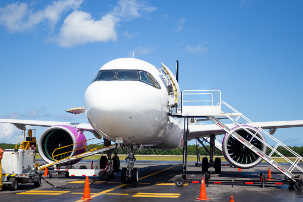 Pengiriman jalur udara untuk barang yang membutuhkan waktu tempuh yang lebih singkat.